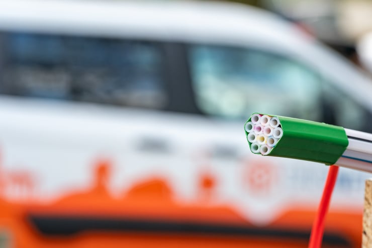 Glasfaser-Kabel mit DNS:NET Auto