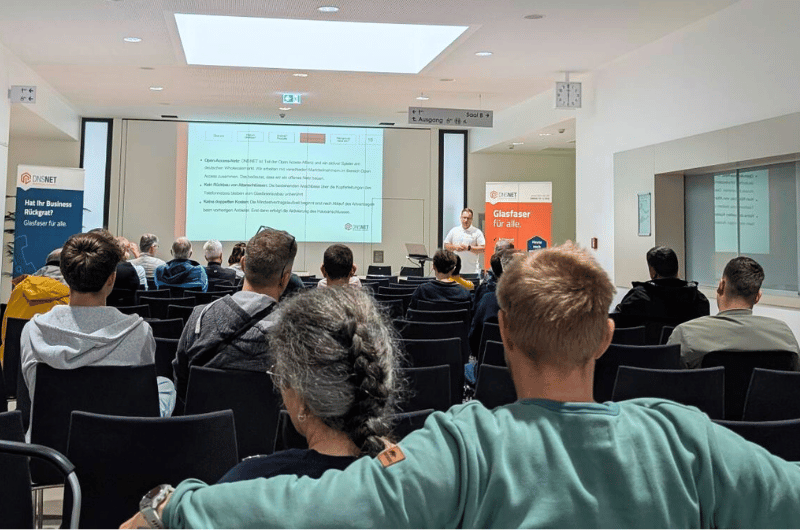 DNS:NET Infoveranstaltung in Falkensee am 27. Mai 2025 – Falkenseer Bürger informieren sich über Glasfaser-Internet-Ausbau