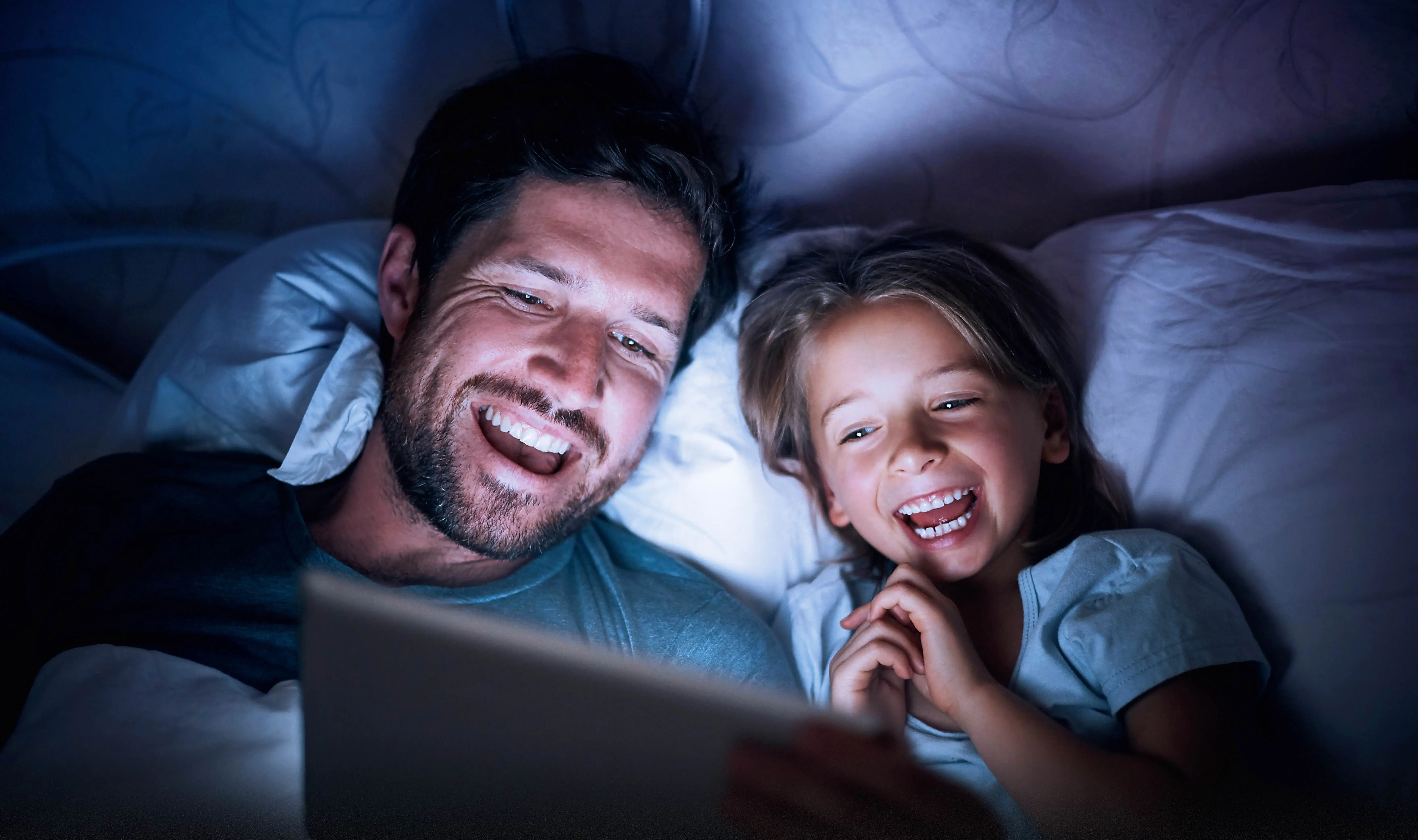 Familie schaut waipu.tv