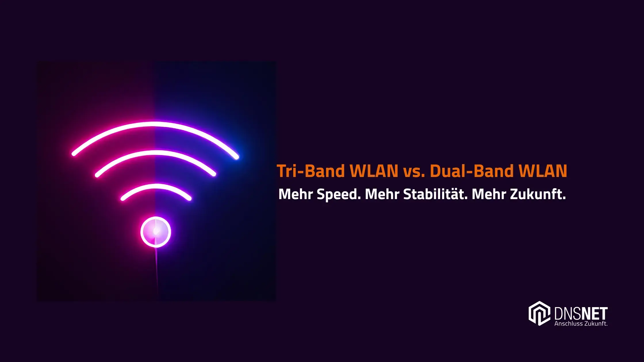 Neon-Symbol für WLAN in Magenta und Blau auf dunklem Hintergrund mit dem Text: „Tri-Band WLAN vs. Dual-Band WLAN – Mehr Speed. Mehr Stabilität. Mehr Zukunft.“ und DNS:NET-Logo mit Slogan „Anschluss Zukunft.“